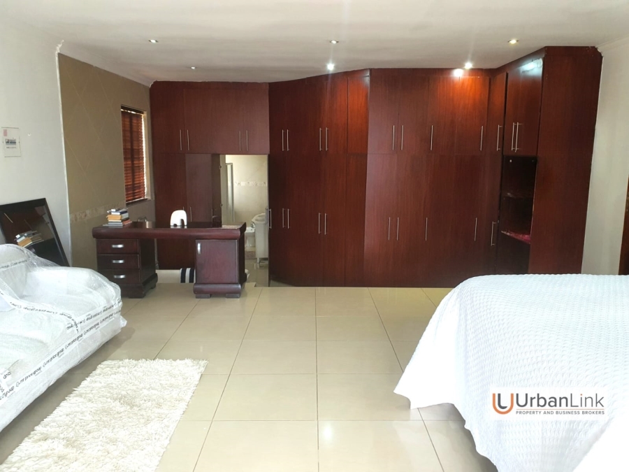 6 Bedroom Property for Sale in Safari Gardens North West
